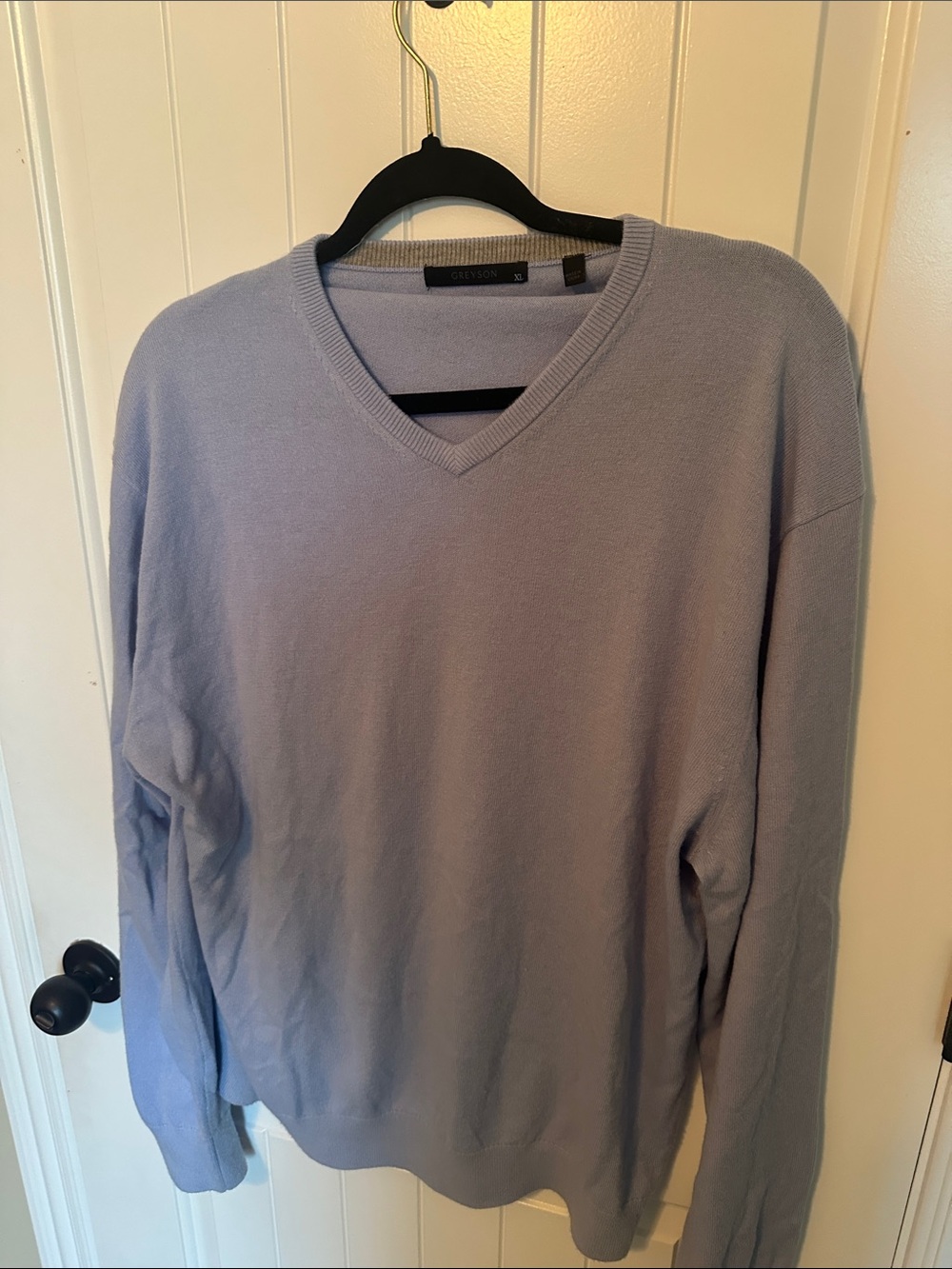 Men's Greyson V-Neck Sweater in Light Lavender